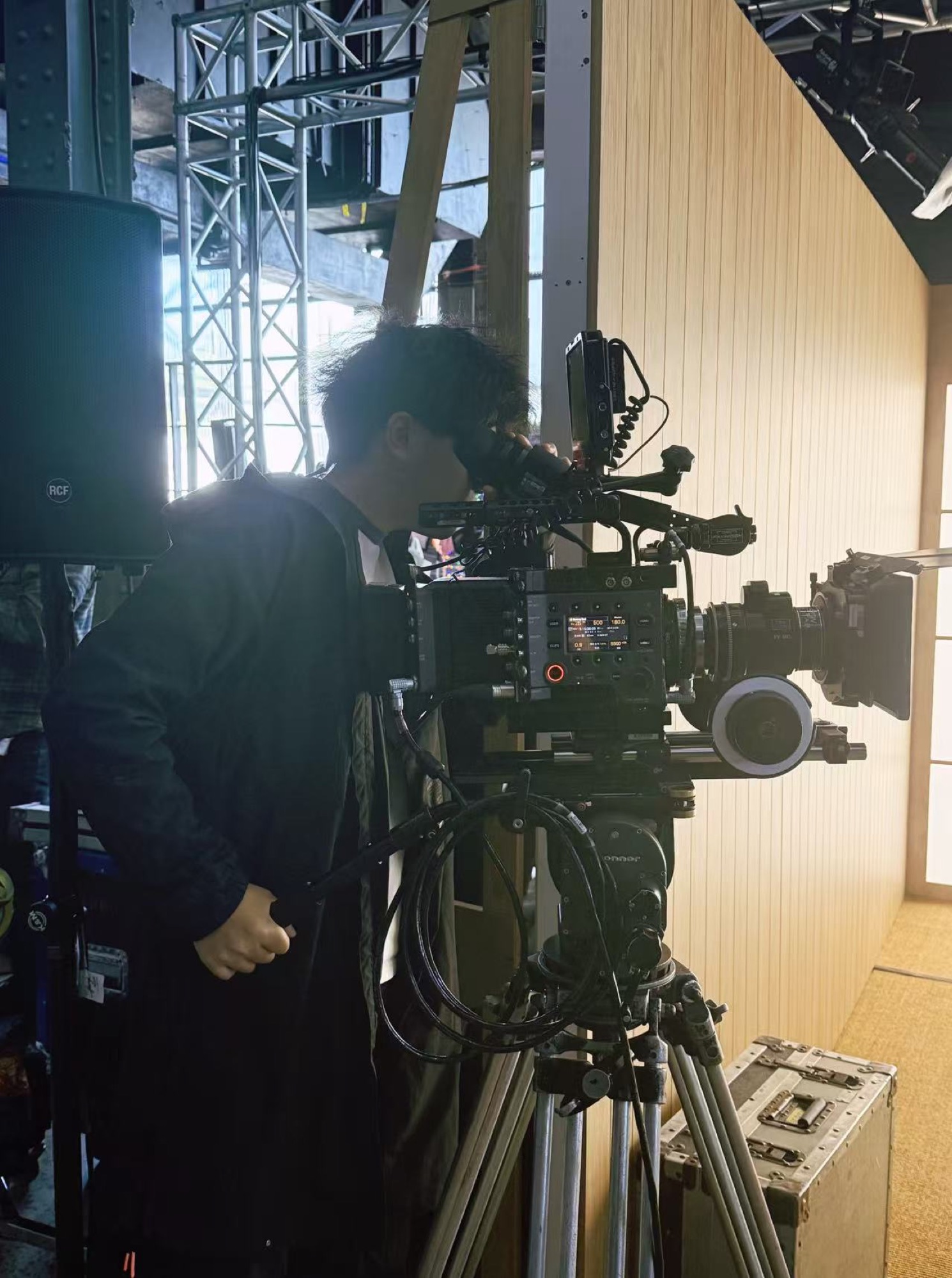 Behind the scenes 1