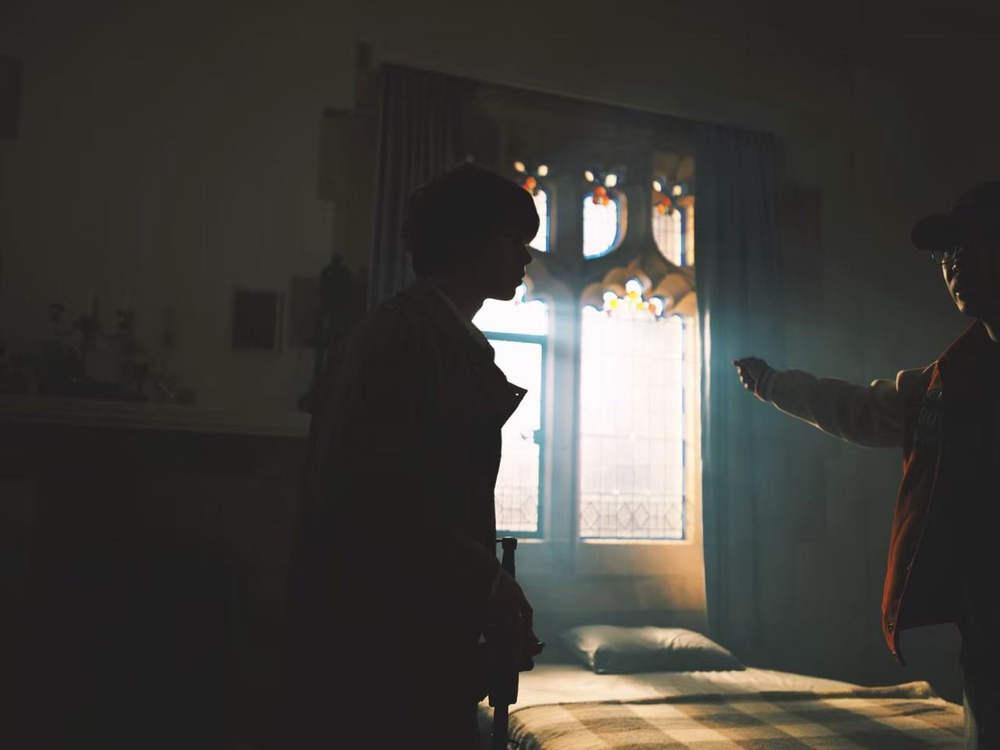 Behind the scenes 9